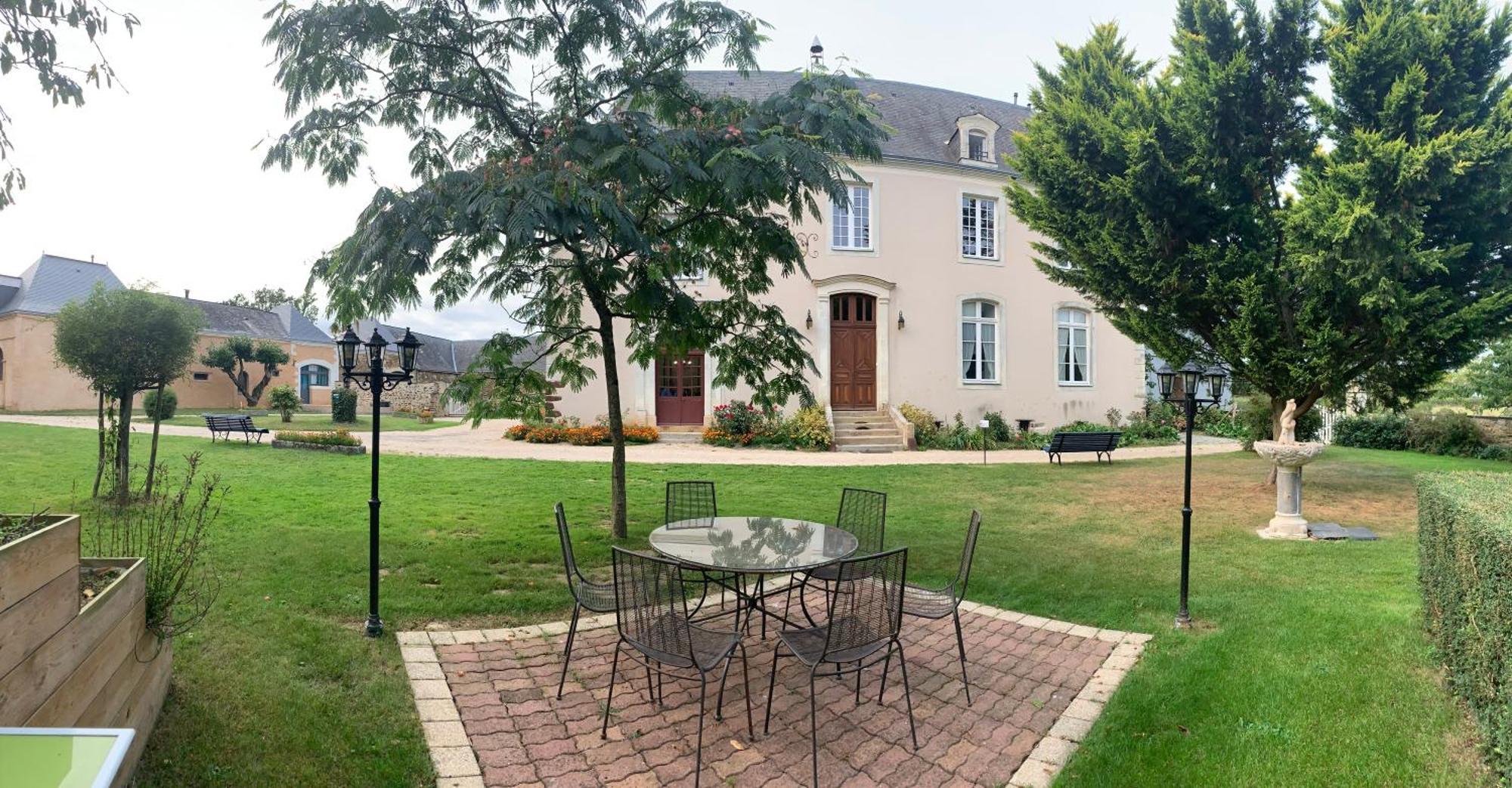 Le Bas Chitray Bed & Breakfast Menil Exterior photo